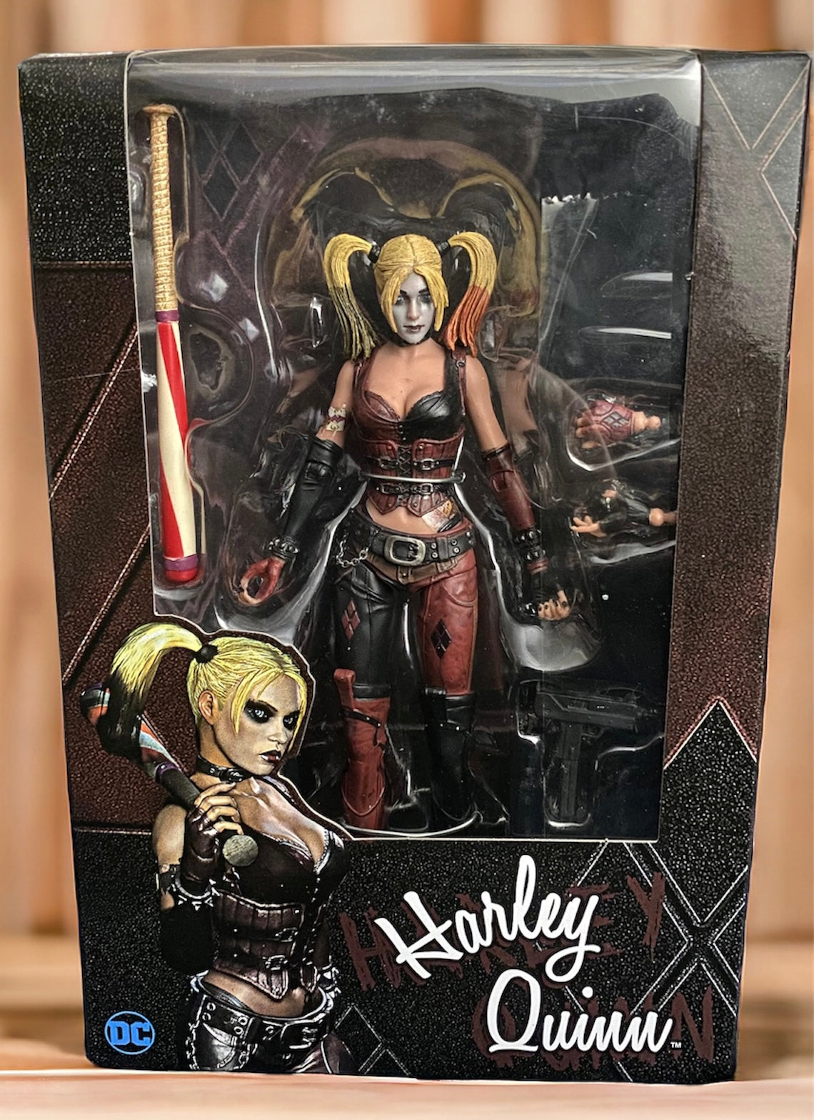 NECA Arkham City Harley Quinn Action Figure (1/4 Scale)/New and Sealed Box
